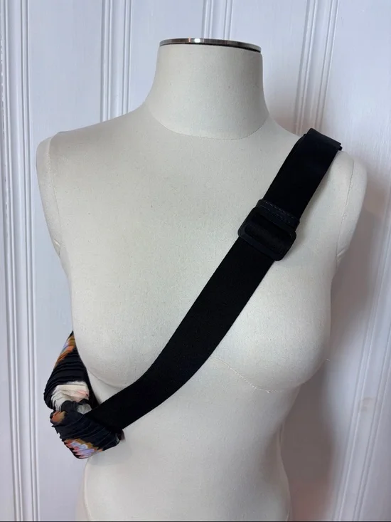 PARFOIS Pleated Half-Moon Lightweight Crossbody Bag | Sling / Shoulder Bag - Picture 2 of 7